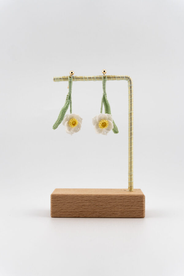 Sacred Lily - white - Image 3