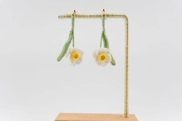 Sacred Lily - white - Image 4