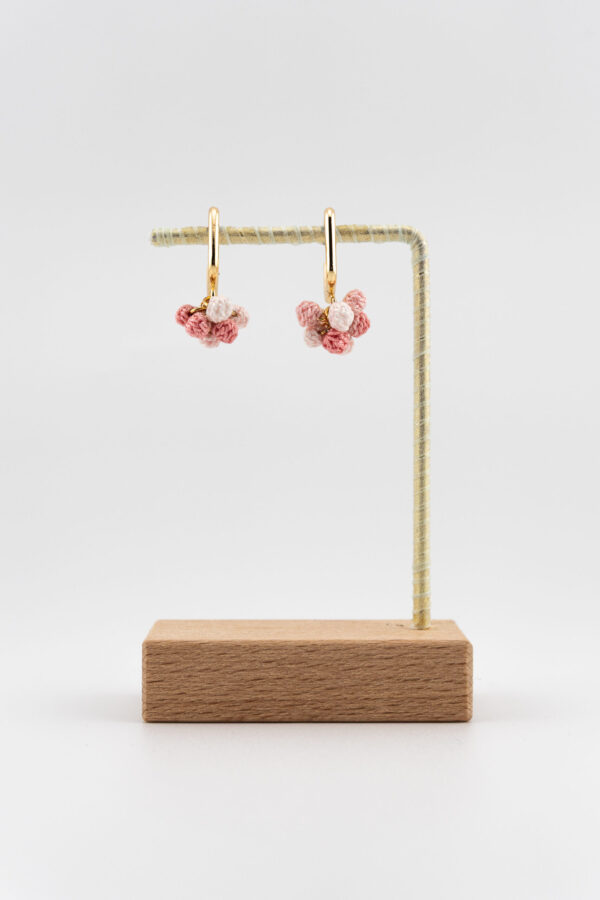 Rosé Ombre Pom Pom - Image 3