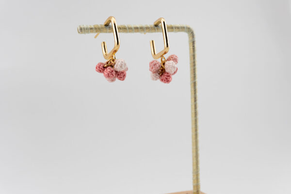 Rosé Ombre Pom Pom - Image 4