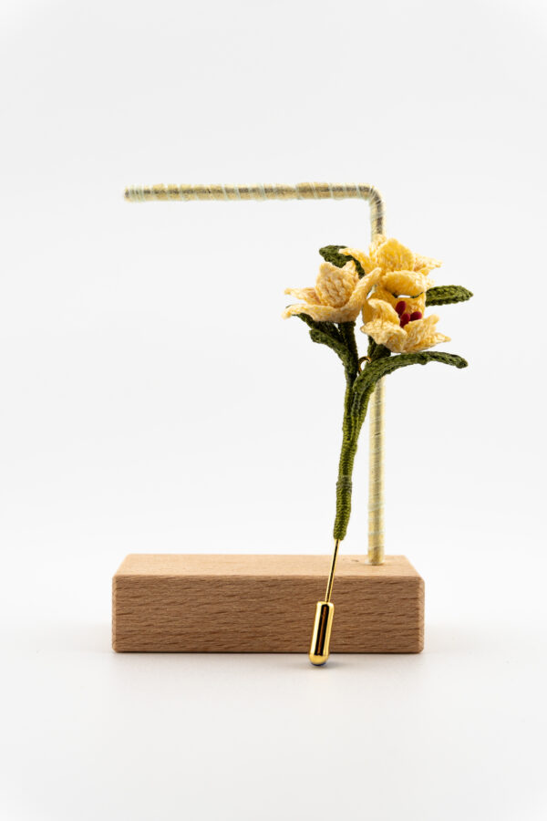 Lilium Sol Brooch - soft yellow - Image 4