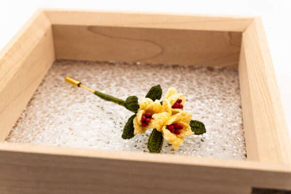Lilium Sol Brooch - soft yellow - Image 2