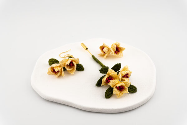 Lilium Sol Brooch - soft yellow - Image 3