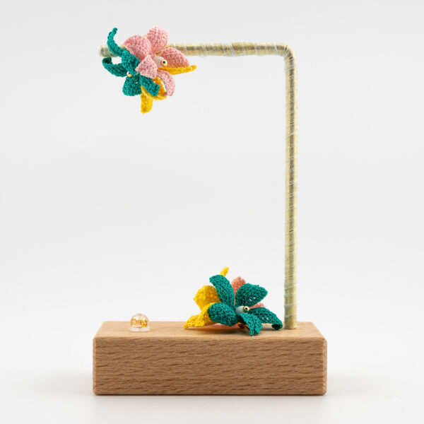 Pinwheel Bloom – golden sunrise